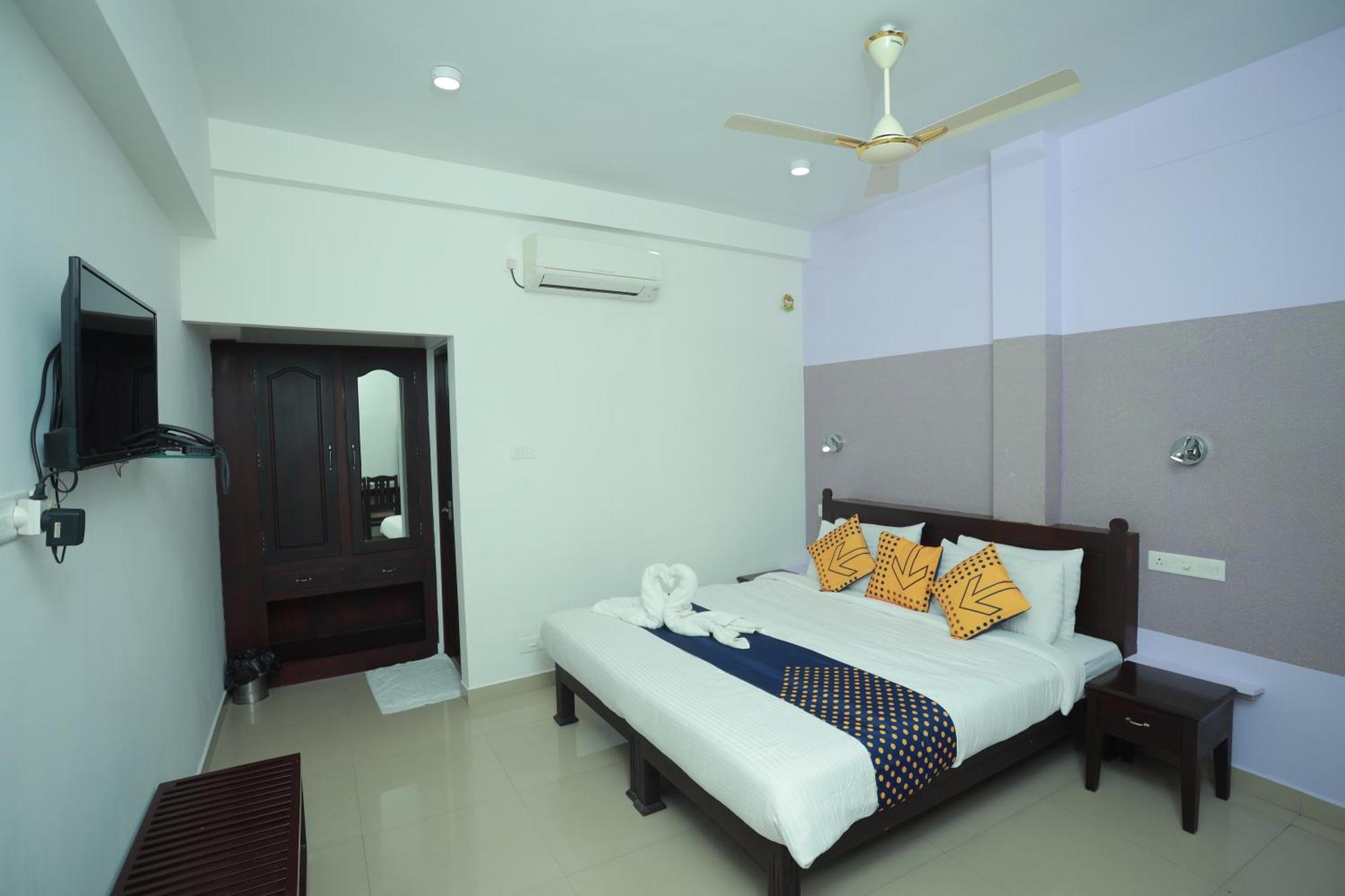 Shanthi Residency Pathanāmthitta 外观 照片