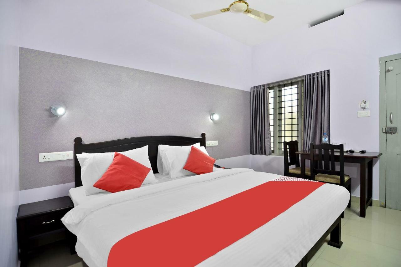 Shanthi Residency Pathanāmthitta 外观 照片